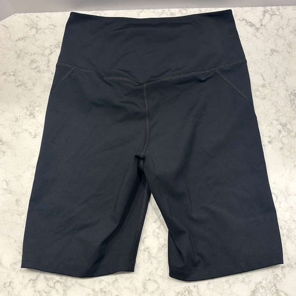 Girlfriend Collective Compressive High Rise Bike Short 8.5" Inseam Black Medium - Picture 6 of 8